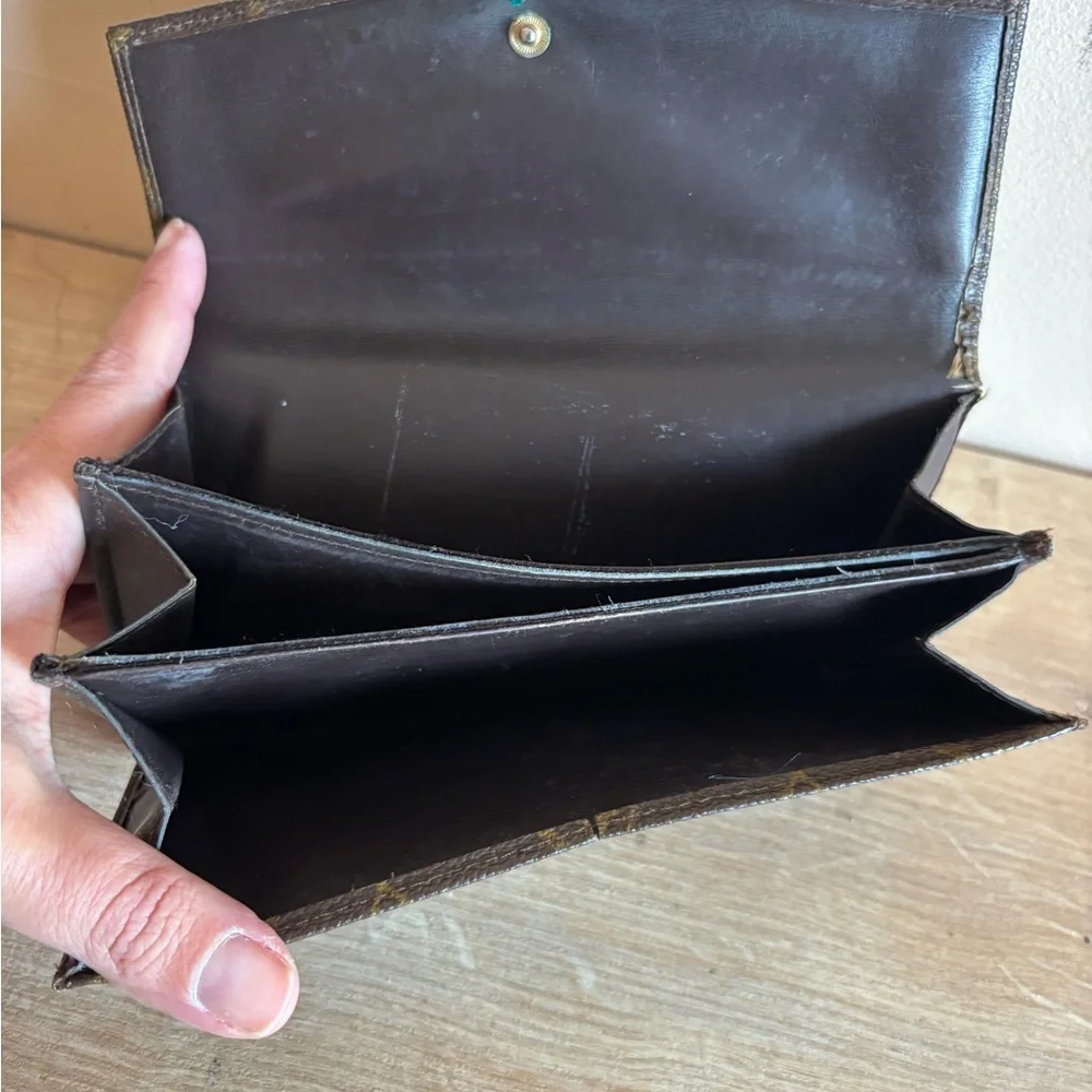 Authentic Louis Vuitton monogram sarah wallet - Picture 5 of 6